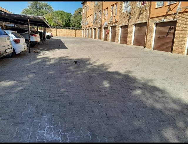 2 BEDROOM APARTMENT FOR SALE IN KEMPTON PARK CENTRAL